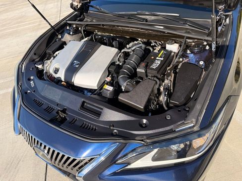 Used 2019 Lexus ES 350 Premium w/ Premium Package image 5