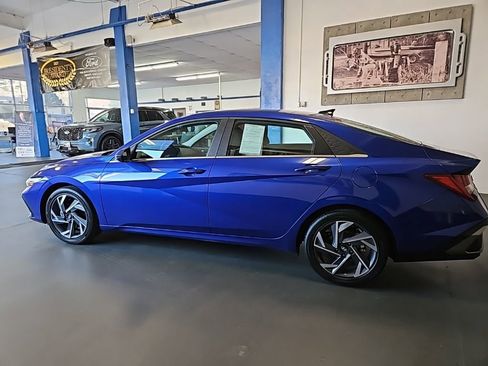 Used 2025 Hyundai Elantra SEL FWD image 8