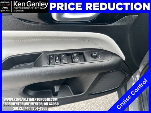 Used 2023 Jeep Compass Limited AWD/4WD image 12