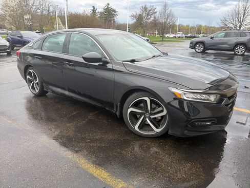 Used 2018 Honda Accord Sport image 3
