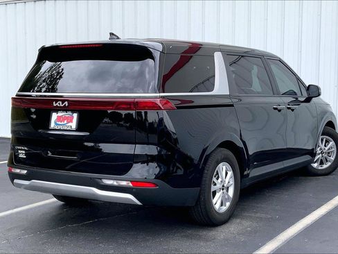 Used 2024 Kia Carnival LX FWD image 7