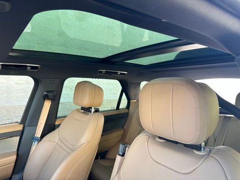 Used 2025 Land Rover Range Rover Sport SE image 9