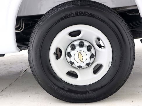 Used 2025 Chevrolet Express 3500 LS image 29