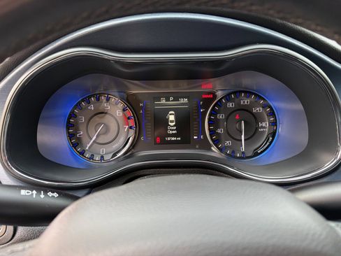 Used 2015 Chrysler 200 S FWD image 29