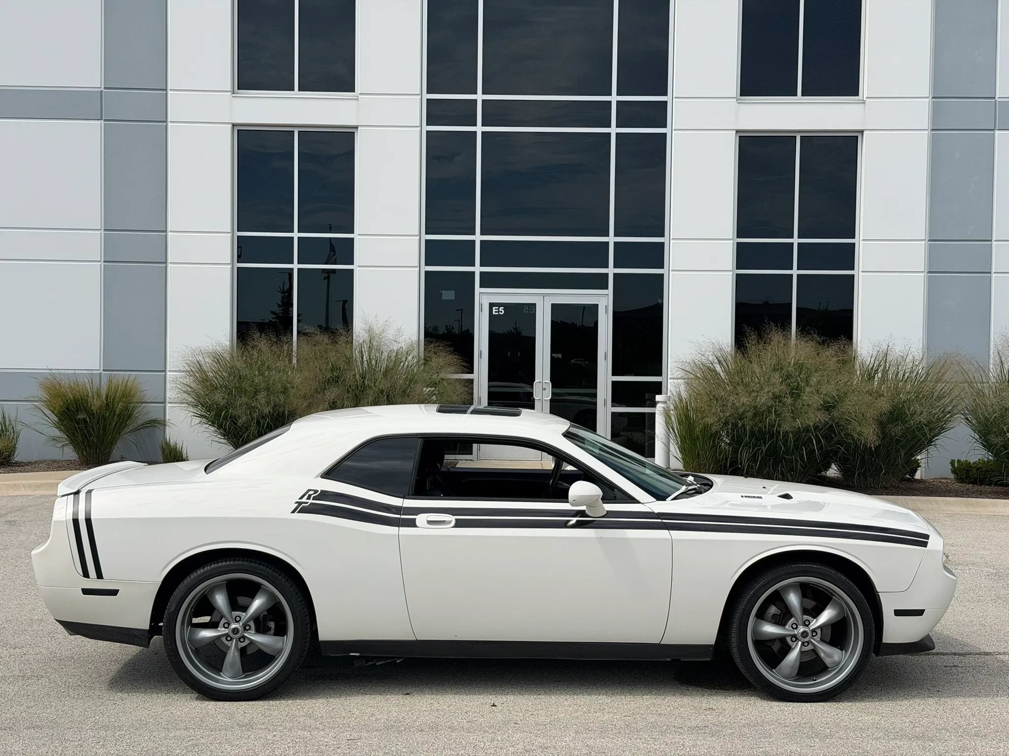 Used 2009 Dodge Challenger R/T RWD image 4