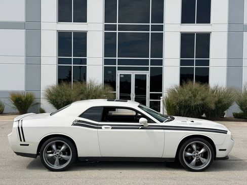 Used 2009 Dodge Challenger R/T RWD image 4
