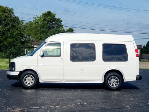 Used 2015 Chevrolet Express 2500 RWD image 15