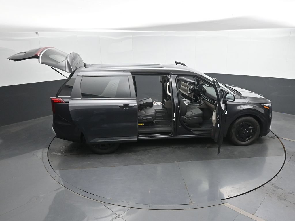 Used 2025 Kia Carnival FWD image 51