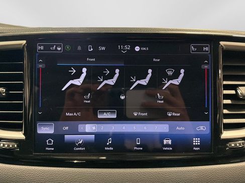 Used 2024 Chrysler Pacifica Touring-L FWD image 32