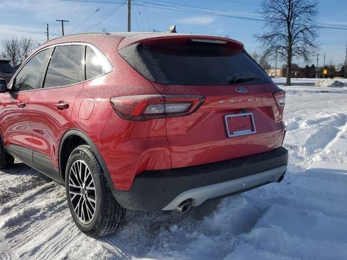 Used 2023 Ford Escape SE image 3