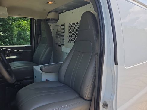Used 2020 Chevrolet Express 3500 w/ Driver Convenience Package RWD image 15