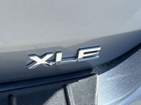 Used 2024 Toyota Highlander XLE FWD image 5