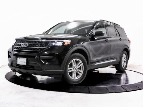 Used 2023 Ford Explorer XLT image 1