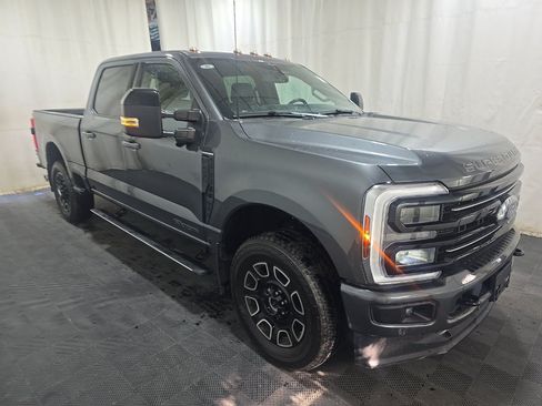 Used 2026 Ford F250 Platinum AWD/4WD image 3