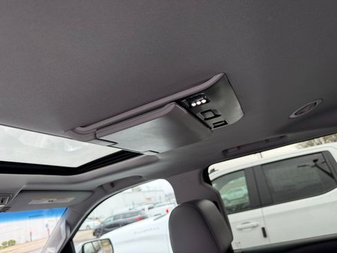 Used 2015 Chevrolet Suburban LT image 12