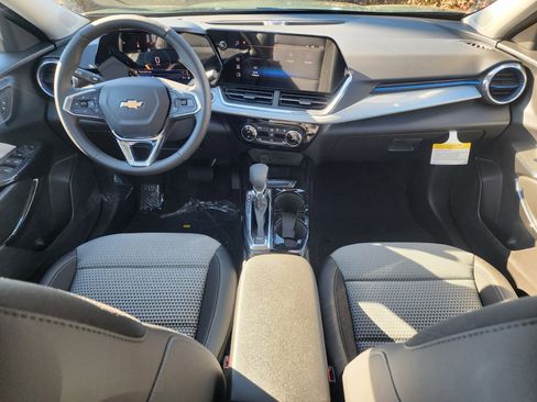 New 2026 Chevrolet Trax LT w/ Driver Confidence Package image 18