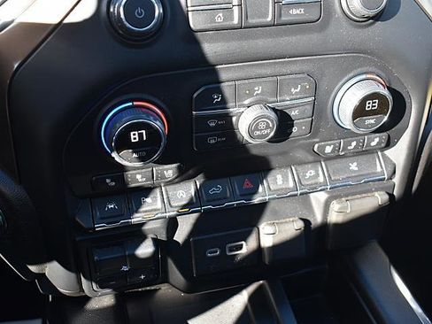 Used 2020 Chevrolet Silverado 1500 High Country w/ Technology Package image 27