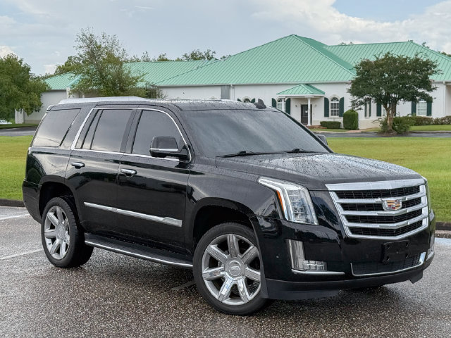 Used 2018 Cadillac Escalade Luxury RWD image 1