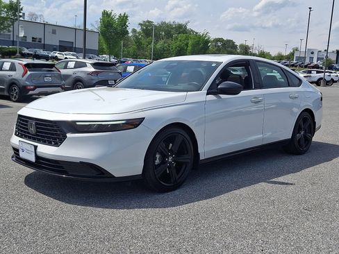 Used 2023 Honda Accord Sport image 3