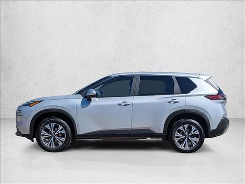 Used 2023 Nissan Rogue SV image 9