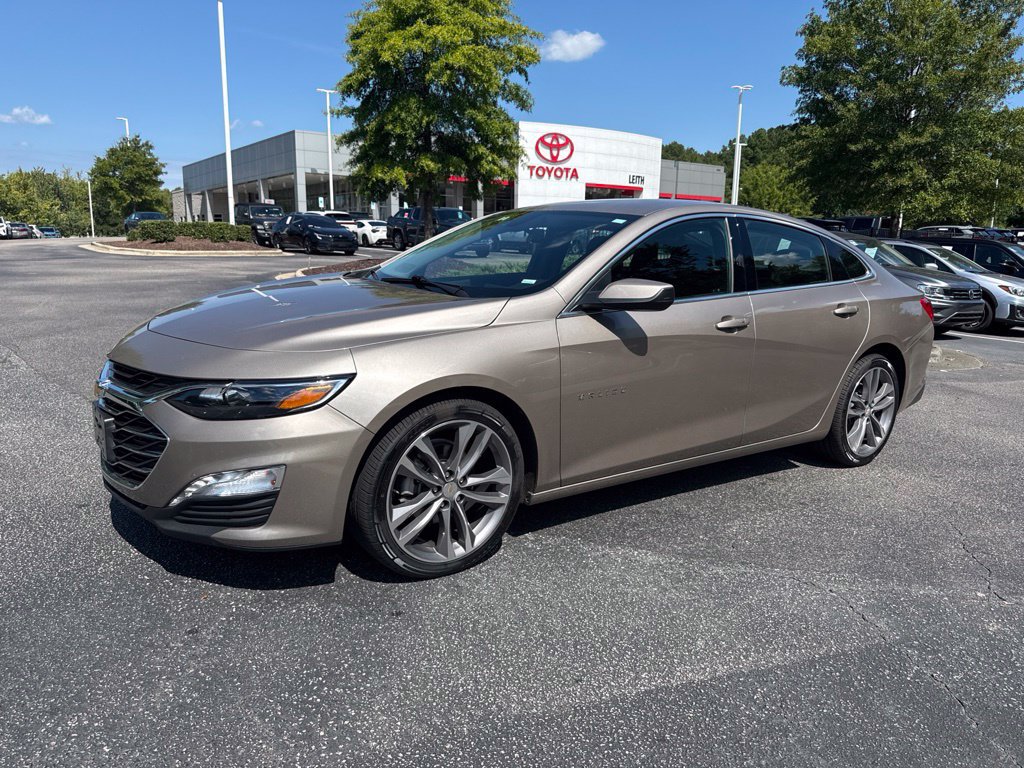 Used 2025 Chevrolet Malibu LT FWD image 1
