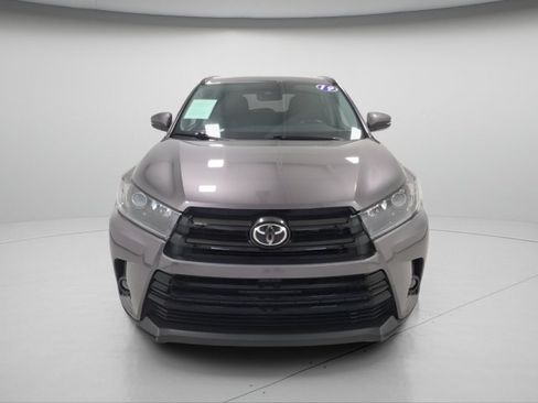 Used 2019 Toyota Highlander SE AWD/4WD image 2