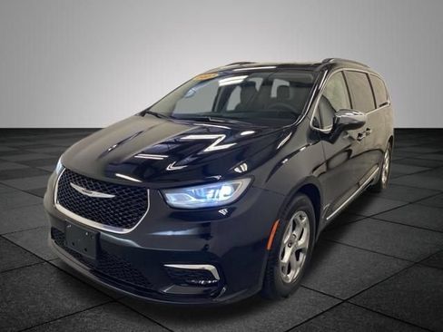 Used 2023 Chrysler Pacifica Limited FWD image 3