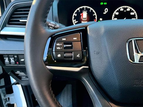 Used 2025 Honda Odyssey EX-L image 18