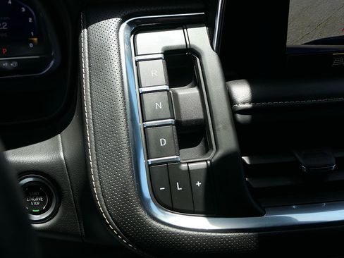 Used 2024 Chevrolet Suburban Premier RWD image 20
