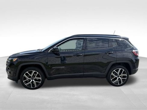 Used 2025 Jeep Compass Limited AWD/4WD image 12