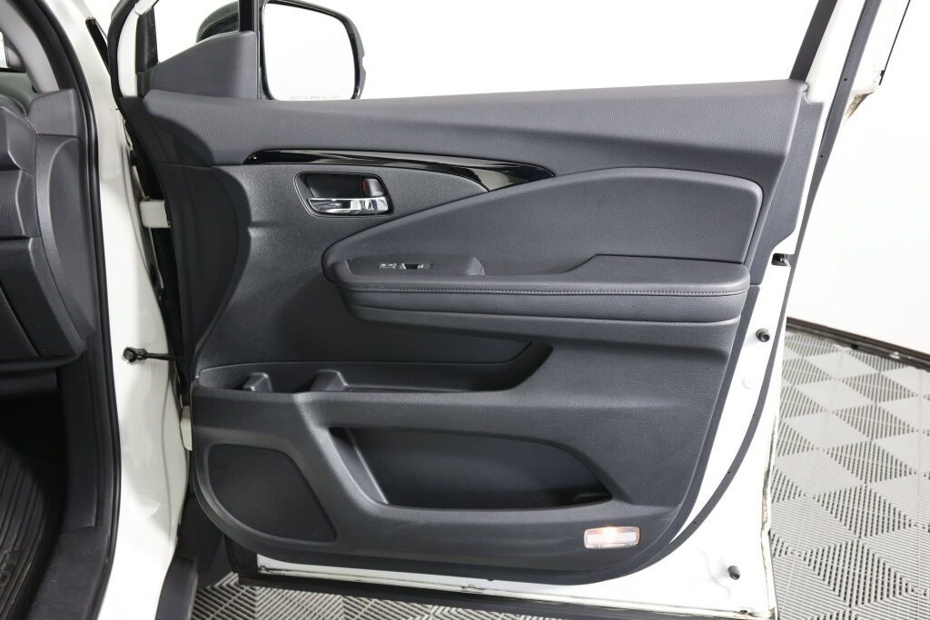 Used 2017 Honda Pilot Touring image 27