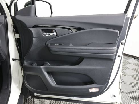 Used 2017 Honda Pilot Touring image 27
