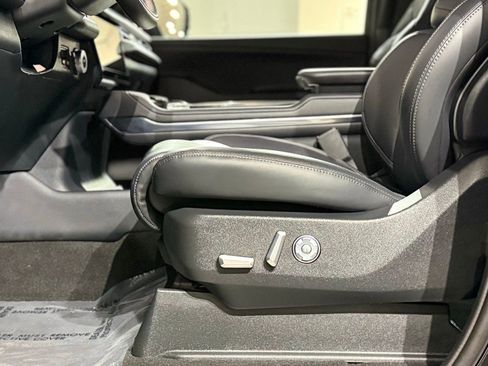 New 2026 Lincoln Navigator Reserve w/ Jet Appearance Package AWD/4WD image 39