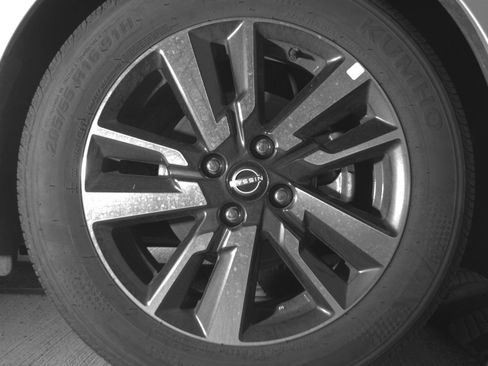 Used 2025 Nissan Versa SV image 13