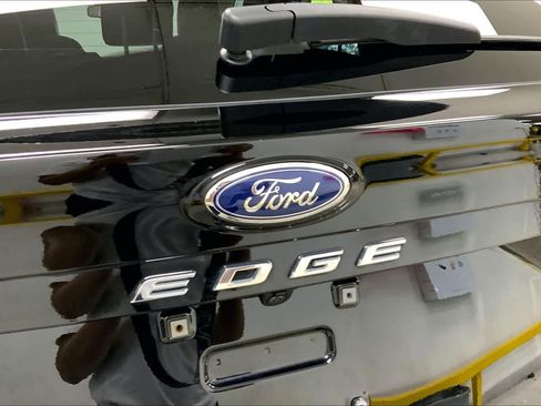 Used 2022 Ford Edge Titanium w/ Equipment Group 301A AWD/4WD image 33