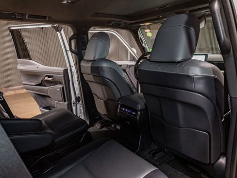 Used 2024 Lexus GX 550 w/ Cold Area Package AWD/4WD image 26