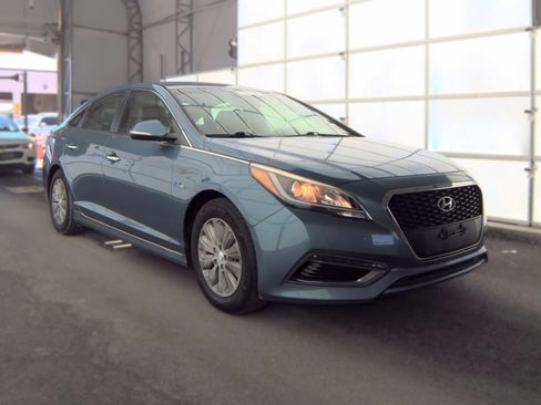 Used 2016 Hyundai Sonata SE FWD image 2