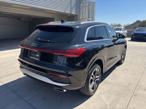 Used 2025 Audi Q5 Premium w/ Convenience Package image 6