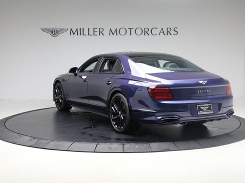 Certified 2025 Bentley Flying Spur Plug-In Hybrid image 3