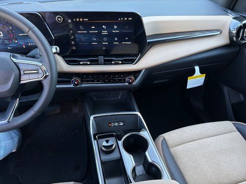 New 2026 Chevrolet Equinox ACTIV w/ Convenience Package III image 18