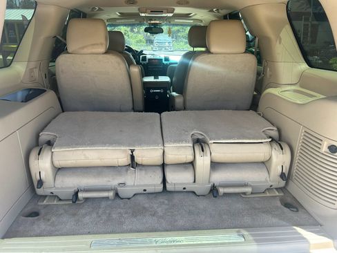 Used 2011 Cadillac Escalade Premium RWD image 43