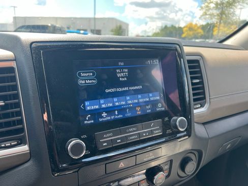 Used 2023 Nissan Frontier SV w/ Technology Package RWD image 9