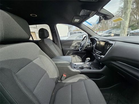 Used 2023 Chevrolet Traverse LT image 8