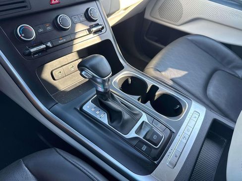 Used 2024 Kia Carnival LX FWD image 35