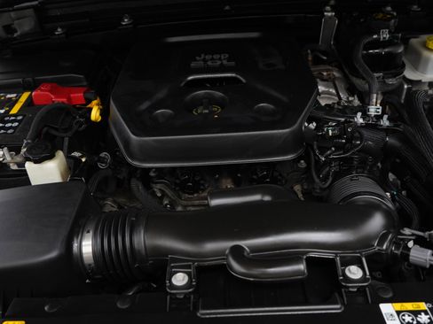 Used 2021 Jeep Wrangler Unlimited Sahara w/ Cold Weather Group image 25