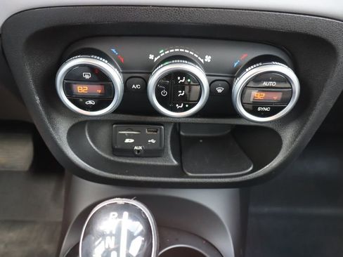 Used 2014 FIAT 500L Easy w/ Popular Equipment Group FWD image 14