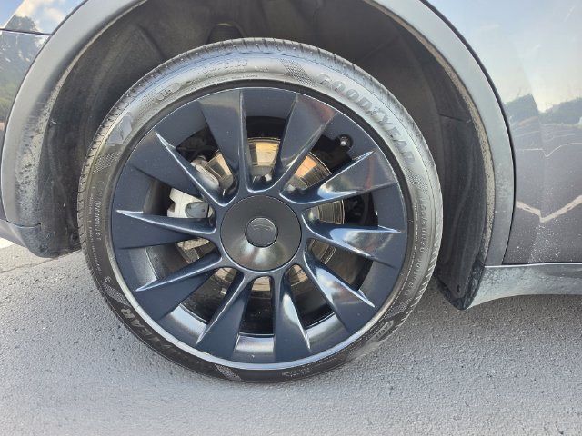 Used 2024 Tesla Model Y 2WD image 4