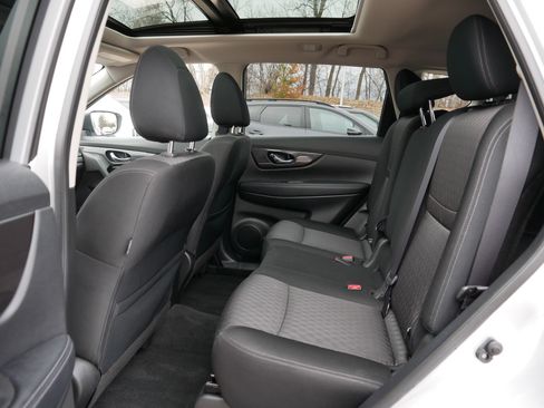 Used 2020 Nissan Rogue SV w/ Sun & Sound Touring Package image 34