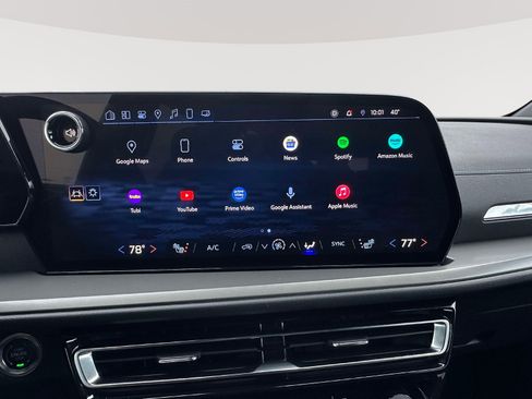 Certified 2025 Chevrolet Traverse LT w/ Driver Confidence Package image 9