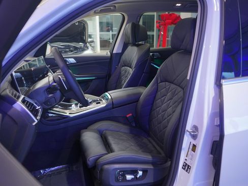 Used 2026 BMW X7 xDrive40i AWD/4WD image 5